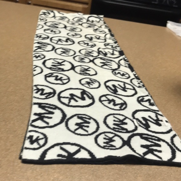 Michael KORS reversible scarf - Picture 4 of 5